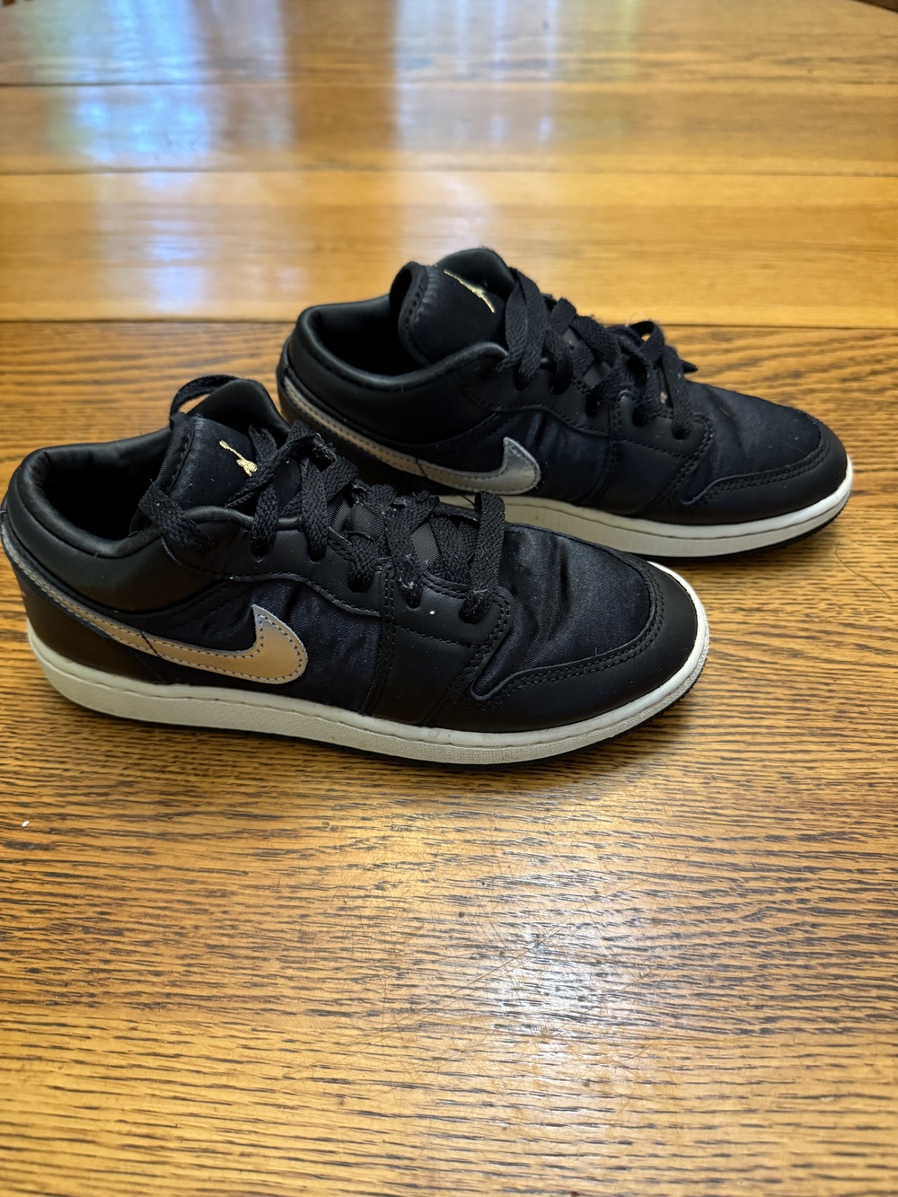 Air Jordan 1 Low Shoes Youth Size 4Y Black Metallic Silver Gold FZ3921-001 Kids